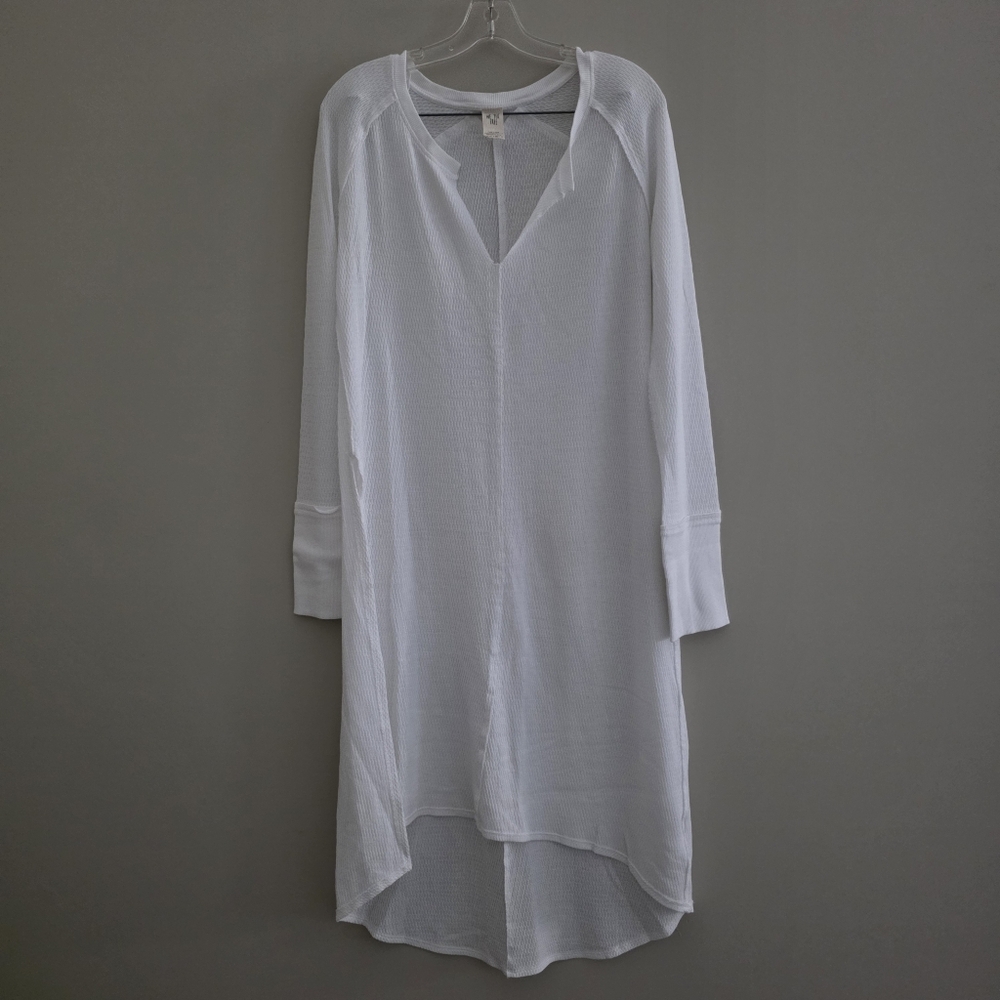 We The Free Long White Thermal Waffle Knit V-Neck Tunic Top Size Medium